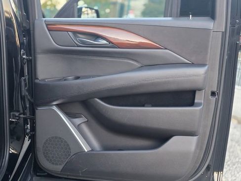 Used 2018 Cadillac Escalade ESV Luxury RWD image 45