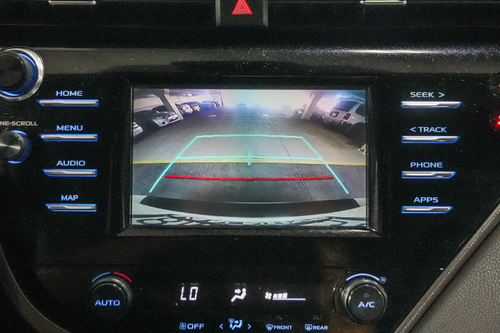 Used 2019 Toyota Camry SE w/ Carpet Mat Package FWD image 25