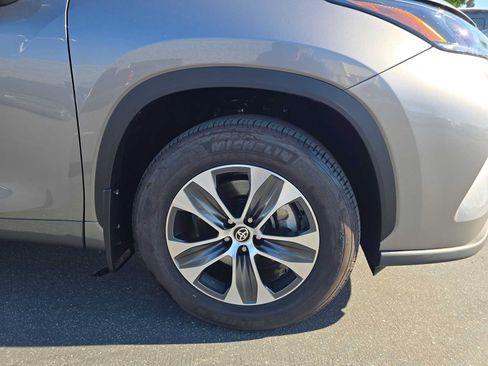 Certified 2026 Toyota Highlander XLE AWD/4WD image 9