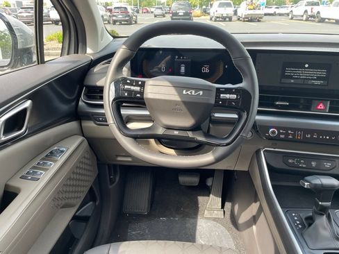 New 2027 Kia Carnival FWD image 12