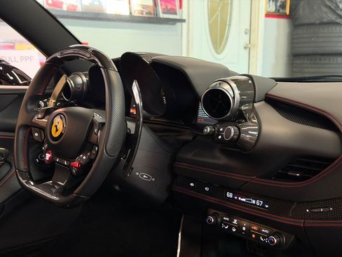 Used 2020 Ferrari F8 Tributo RWD image 40