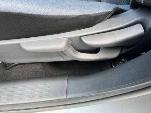 Used 2025 Nissan Versa SV FWD image 21