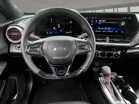 Used 2025 Chevrolet Trax RS w/ Driver Confidence Package FWD image 8