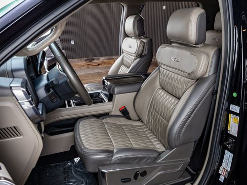 Used 2025 Ford F250 Platinum w/ Platinum Plus Package image 29