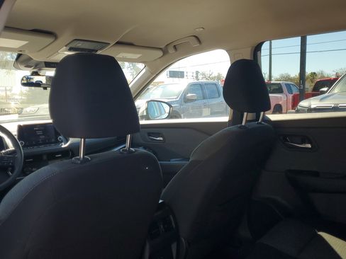 Used 2023 Nissan Rogue SV image 12