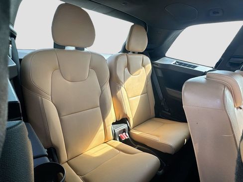 Used 2017 Volvo XC90 T6 Momentum w/ Vision Package AWD/4WD image 37