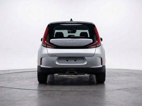 Used 2025 Kia Soul LX w/ LX Technology Package FWD image 7
