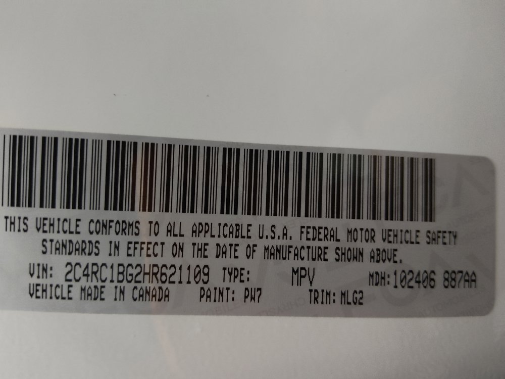 Used 2017 Chrysler Pacifica Touring-L FWD image 33