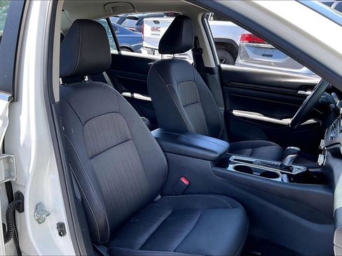 Used 2024 Nissan Altima 2.5 SV FWD image 27