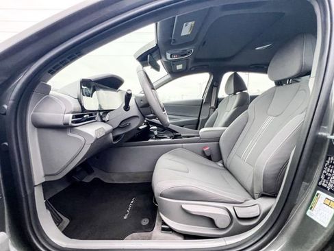 New 2025 Hyundai Elantra SEL FWD image 16