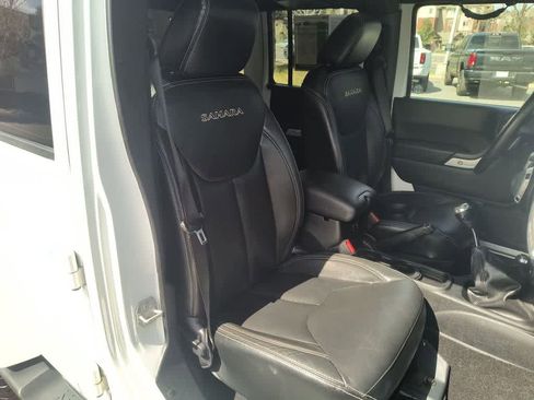 Used 2017 Jeep Wrangler Unlimited Sahara w/ Connectivity Group image 23