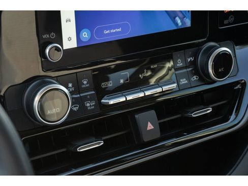 Used 2023 Toyota Highlander LE image 23