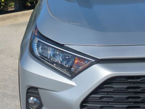 Used 2021 Toyota RAV4 XLE Premium image 9