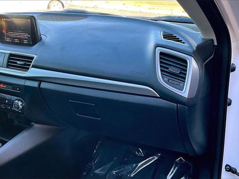 Used 2018 MAZDA MAZDA3 Touring image 20