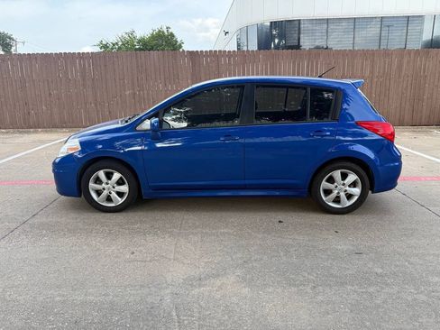 Used 2010 Nissan Versa Hatchback w/ Premium Pkg FWD image 3