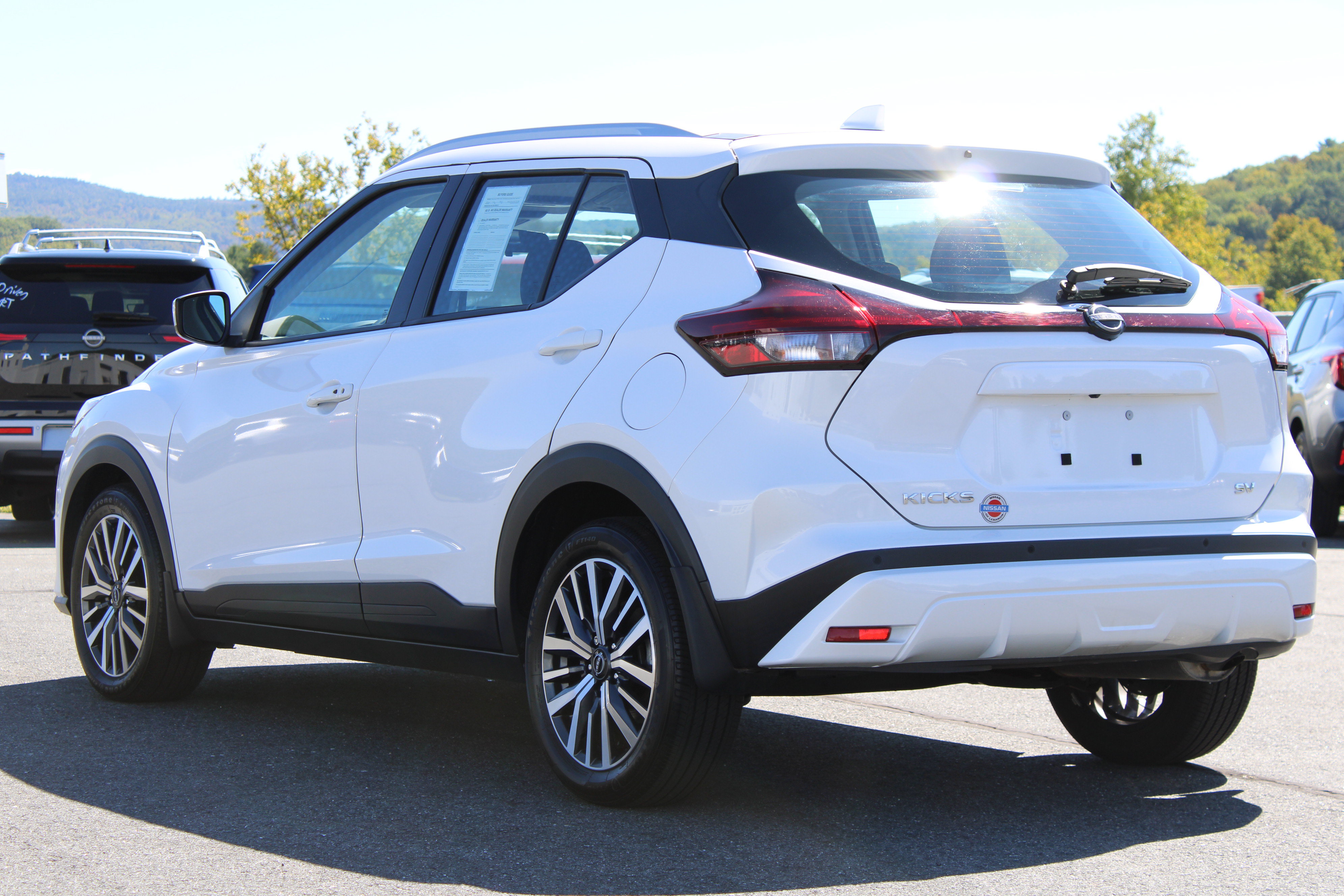 Used 2023 Nissan Kicks SV FWD image 9