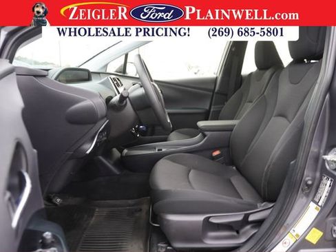 Used 2022 Toyota Prius L Eco image 17