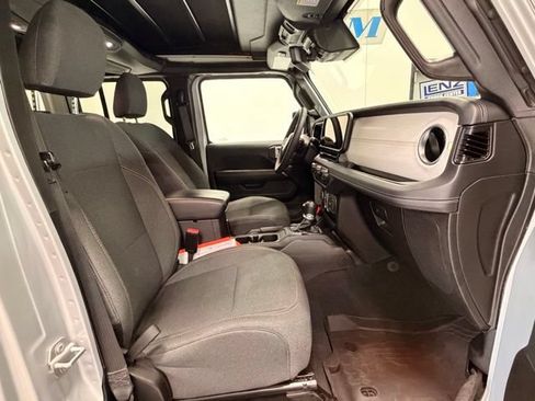 Used 2024 Jeep Wrangler Unlimited Sahara w/ Technology Group AWD/4WD image 18