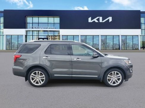 Used 2016 Ford Explorer Limited w/ Equipment Group 301A AWD/4WD image 3