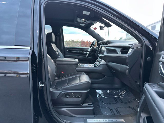 Used 2022 GMC Yukon XL Denali w/ Denali Ultimate Package AWD/4WD image 12