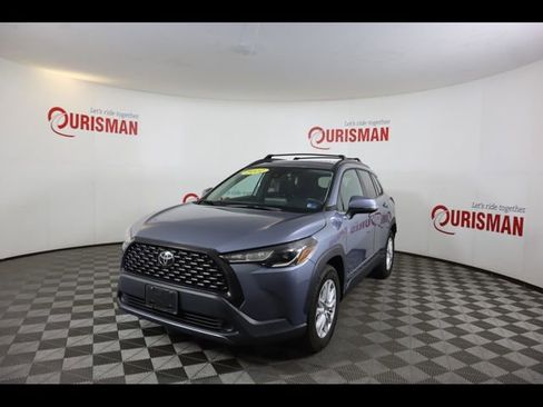 Used 2022 Toyota Corolla Cross LE AWD/4WD image 2