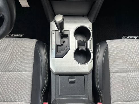 Used 2012 Toyota Camry SE FWD image 18