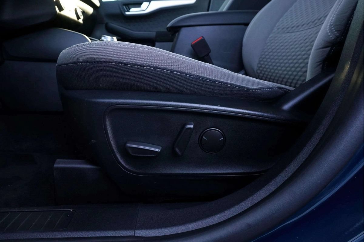 Used 2020 Ford Escape SE FWD image 17