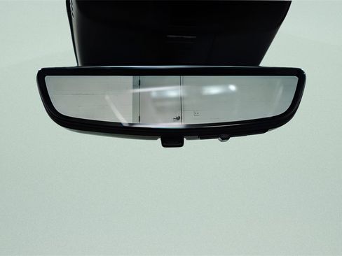 Used 2025 Chevrolet Traverse RS image 24