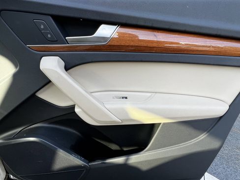 Used 2021 Audi Q5 Premium w/ Convenience Package image 37