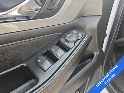 Used 2023 Chevrolet Traverse LT image 12