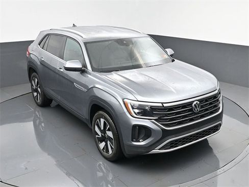 Used 2025 Volkswagen Atlas Cross Sport SE image 21