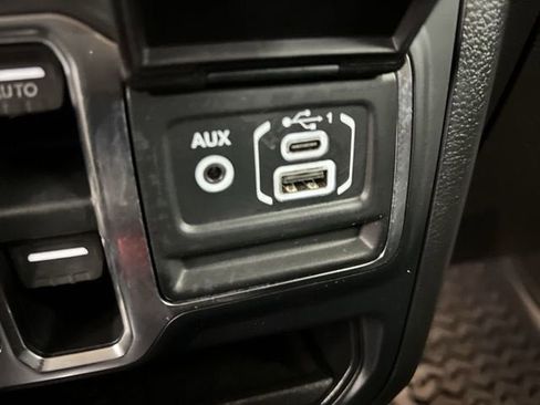 Used 2019 Jeep Wrangler Unlimited Sahara AWD/4WD image 34