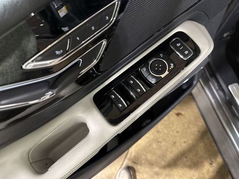 Used 2025 Lincoln Aviator 2WD w/ Jet Appearance Package image 15