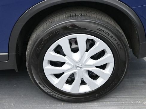 Used 2020 Nissan Rogue S image 37