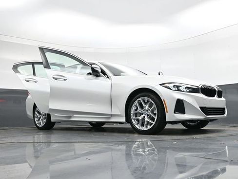 New 2026 BMW 330i xDrive Sedan w/ Premium Package AWD/4WD image 39