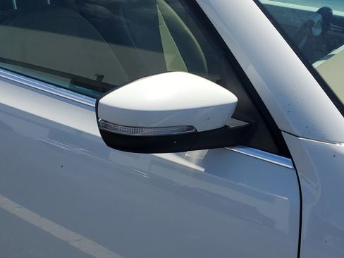 Used 2018 Volkswagen Beetle 2.0T SE image 5