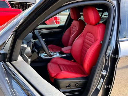 Used 2024 Alfa Romeo Stelvio Ti w/ Performance Driving Package image 8