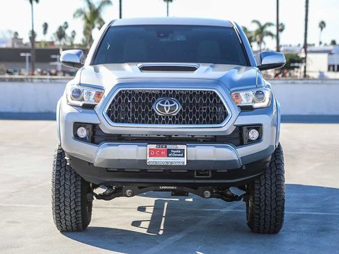Used 2019 Toyota Tacoma TRD Sport image 3