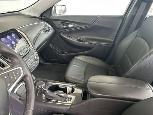 Used 2022 Chevrolet Malibu LT w/ Leather Package image 9