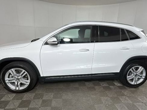 Used 2023 Mercedes-Benz GLA 250 4MATIC w/ Premium Package image 6