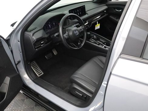 Used 2025 Honda Accord Sport image 15