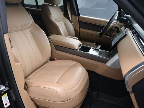 Used 2025 Land Rover Range Rover SE AWD/4WD image 9