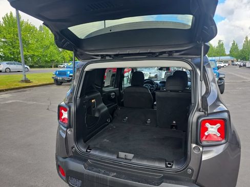 Certified 2020 Jeep Renegade Altitude FWD image 13