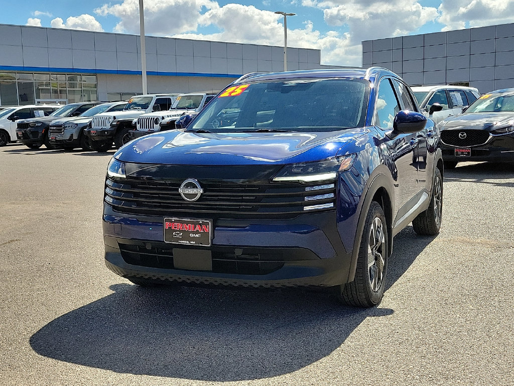 Used 2025 Nissan Kicks SV w/ SV Premium Package AWD/4WD image 4