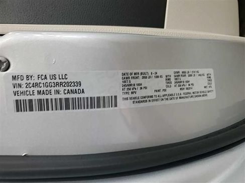 Used 2024 Chrysler Pacifica Limited FWD image 18