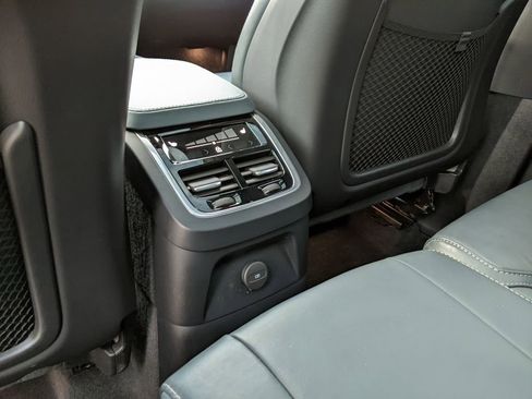 Certified 2024 Volvo XC90 T8 Ultimate w/ Protection Package Premier image 24