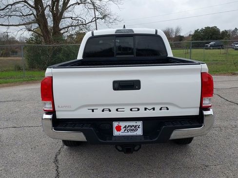 Used 2017 Toyota Tacoma SR5 w/ Tow Package image 4