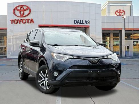 Used 2018 Toyota RAV4 LE FWD image 1