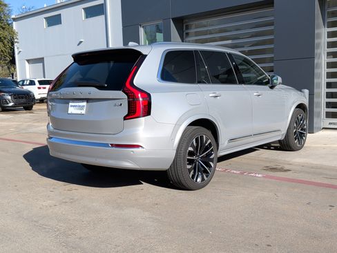 Used 2025 Volvo XC90 B6 Plus image 9