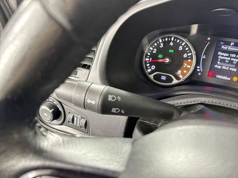 Used 2020 Jeep Renegade Altitude FWD image 12